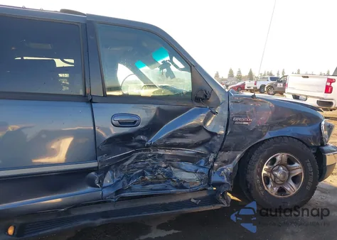 1999 Ford Expedition Eddie Bauer/Xlt z USA, uszkodzony, nr VIN 1FMRU17L6XLA55235